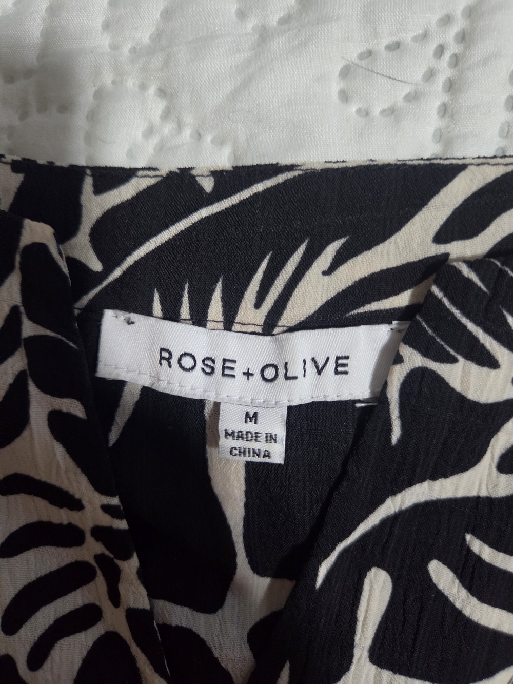 Rose & Olive Black and Cream Tropical Tie-Front Puff Sleeve Blouse - Picture 4 of 4